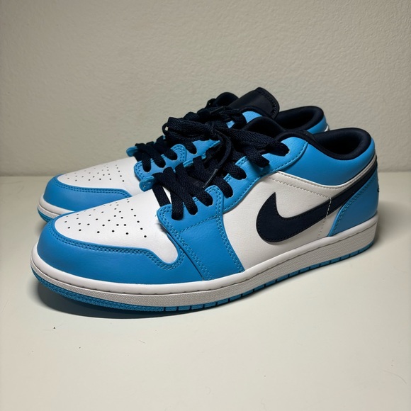 AIR JORDAN Low UNC Blue Mens Size 11